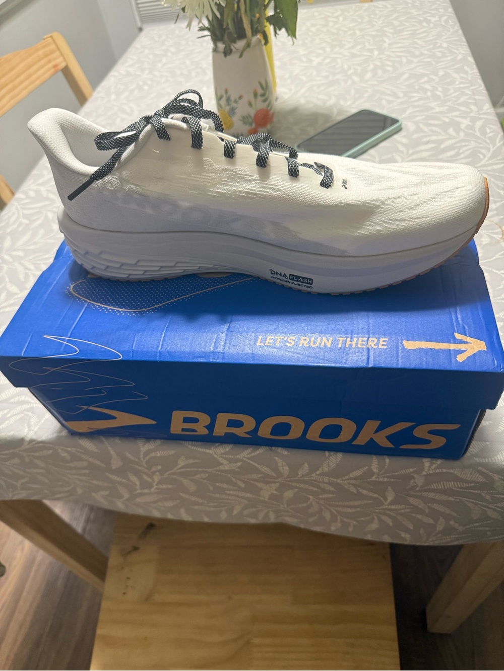 Brooks Launch Men’s Running Shoes - White with Gum Outsole - Picture 3 of 6